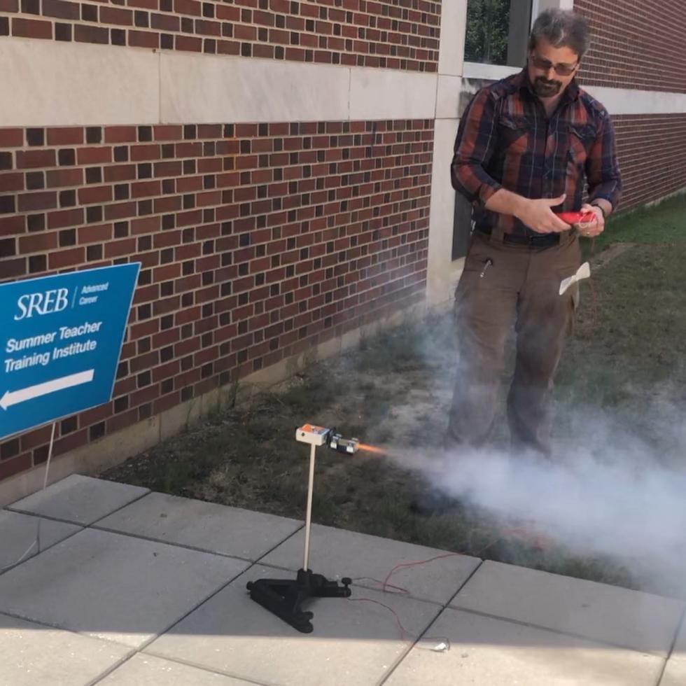 Alan Perry uses LabVIEW to create a thrust curve from a rocket motor.