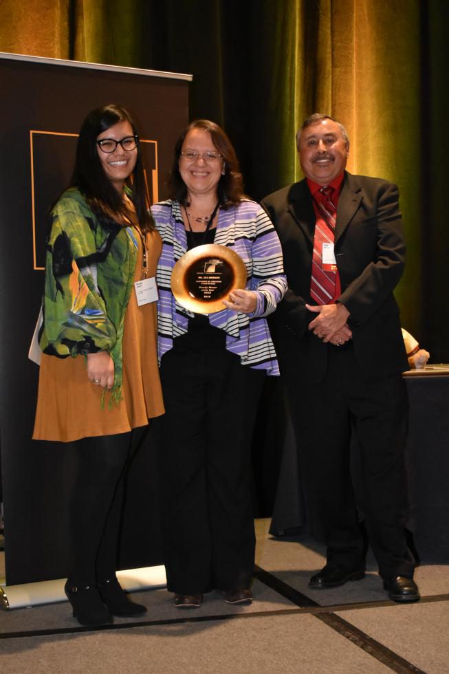 Dr. Ana Julia Bridges (center) wins  Faculty Mentor of the Year award.