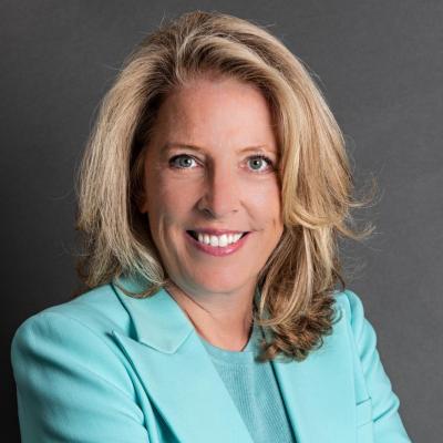 Betsy Wills headshot